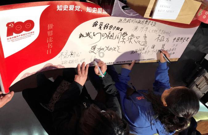那个曾经在一起生活过的家人得肝癌离开，以前抽过一两次他抽过的烟头，请问会不会被传染呢？